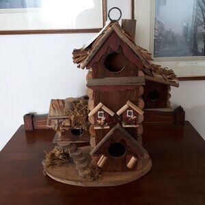 Birdhouse by Songbird Valley - Large with four holes - Very detailed and NWT